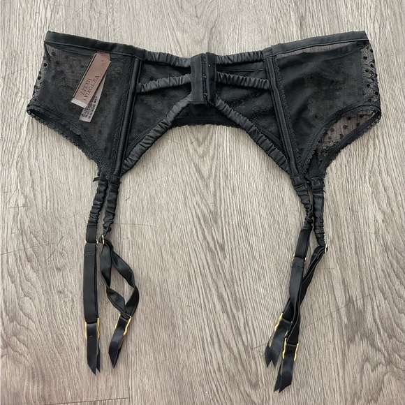 NWT Victoria’s Secret garter belt - Picture 4 of 4